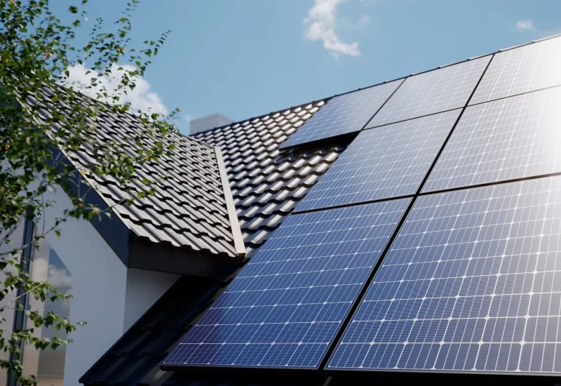 PV-Anlage auf dem Dach eines Einfamilienhaus